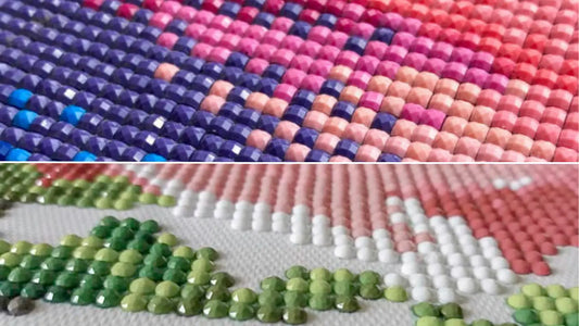 Close-up van kleurrijke, ronde en vierkante diamond painting steentjes geordend in een patroon